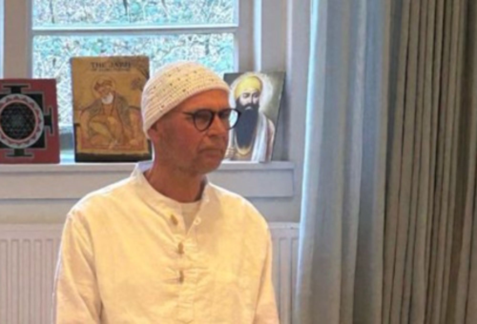 Gijs van Engen tijdens een Kundalini Yoga les